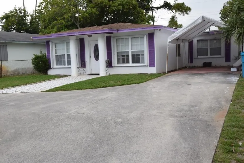 707 NW 4th Street Boynton Beach FL 33435