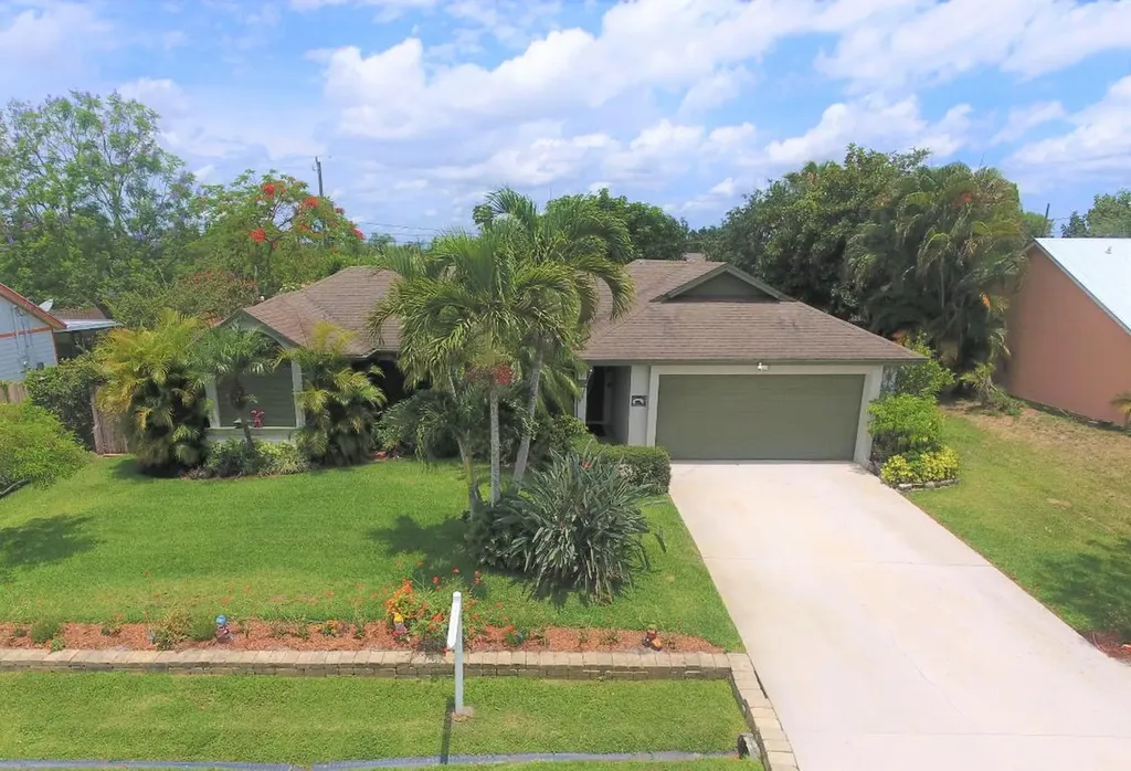 651 SW Mccracken Avenue Port St Lucie FL 34953