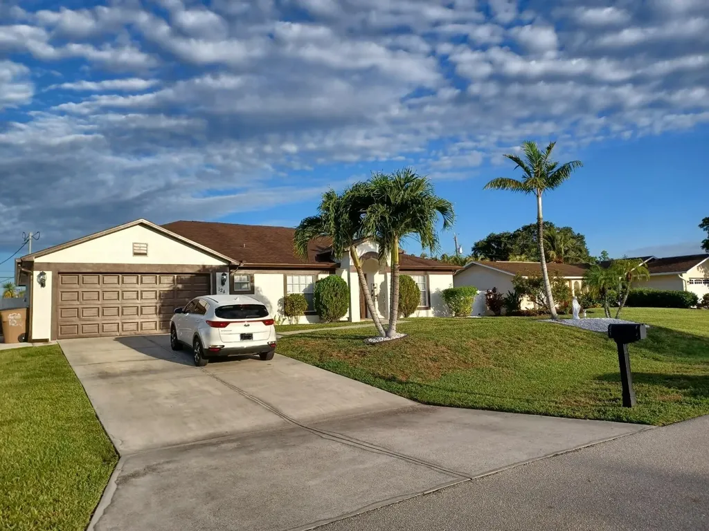 124 SE 4th Place Cape Coral FL 33990