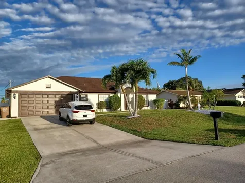 124 SE 4th Place Cape Coral FL 33990