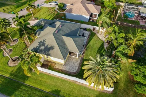 602 SE Starflower Avenue Port St Lucie FL 34983
