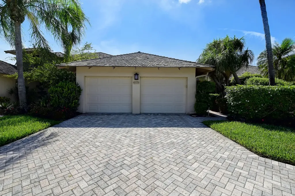 Boca Raton FL, 19407 Waters Reach Trail, Unit 1003