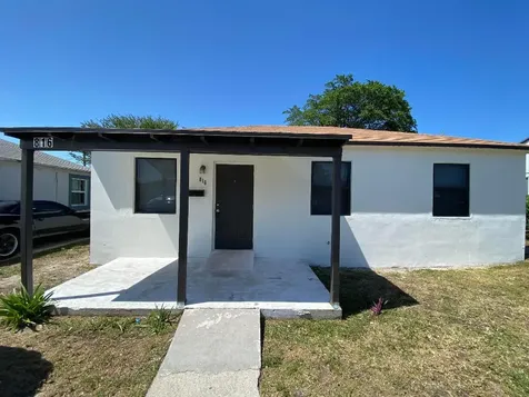 816 W 4th Street Riviera Beach FL 33404
