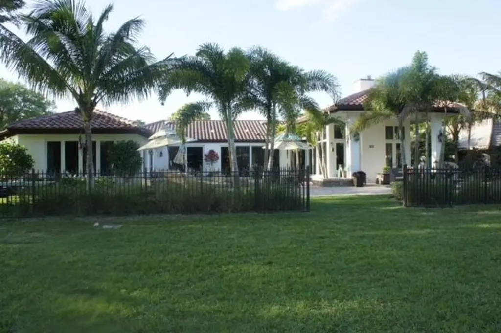 2852 Banyan Boulevard Circle NW Boca Raton FL 33431