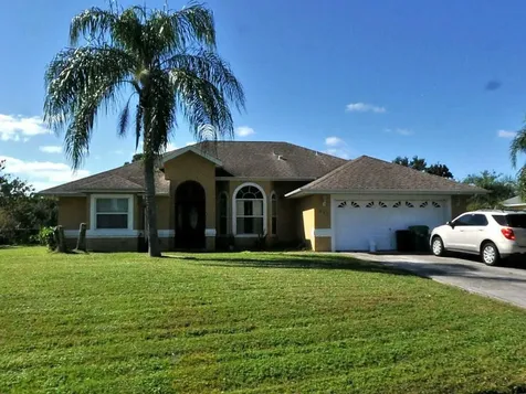 672 SE Stow Terrace Port St Lucie FL 34984
