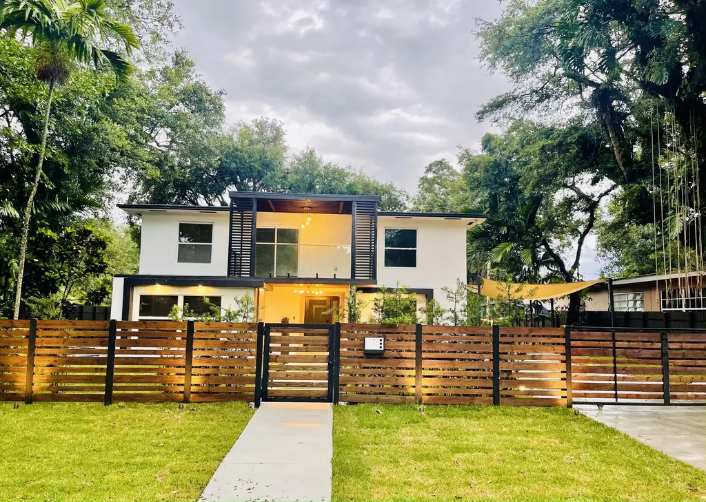 701 NE 164th Street Miami FL 33162