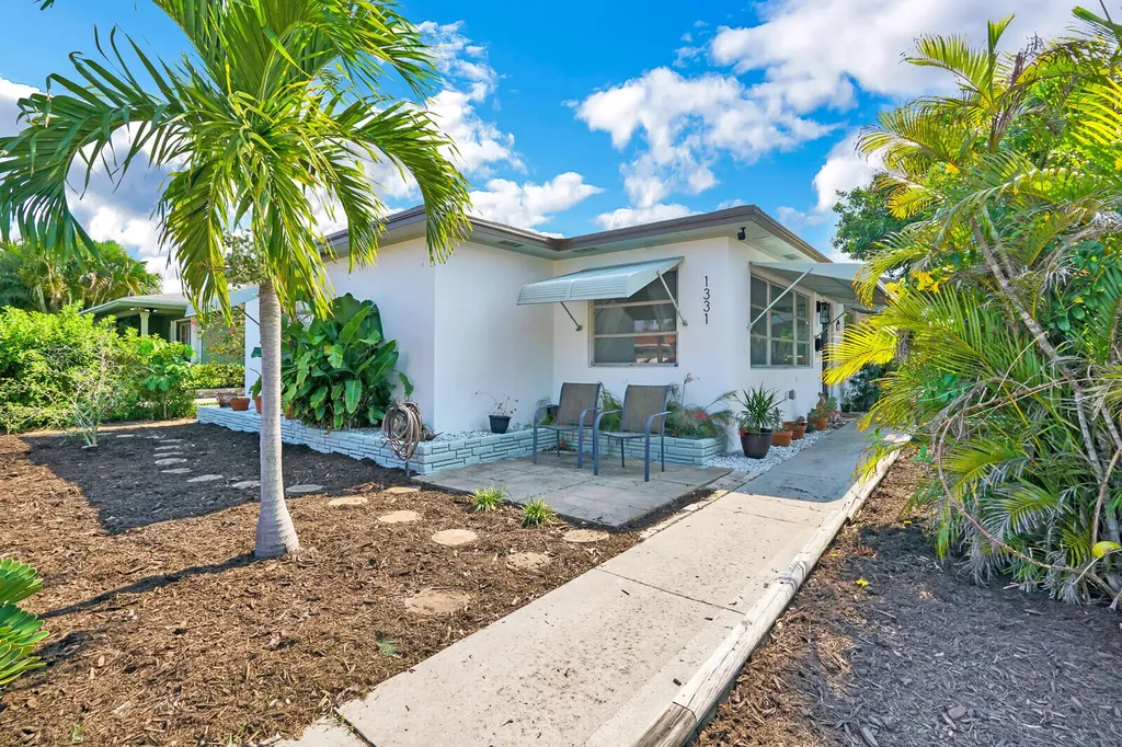 1331 N J Terrace Lake Worth Beach FL 33460