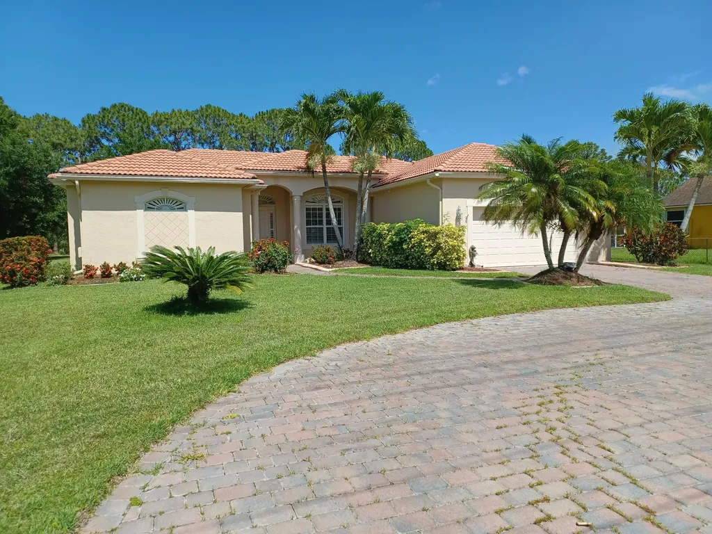 276 SW Paar Drive Port St Lucie FL 34953