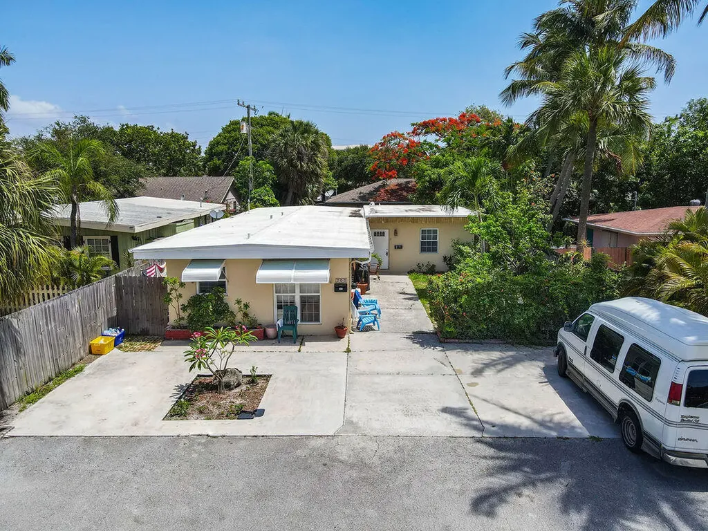 207 Croton Avenue Lantana FL 33462