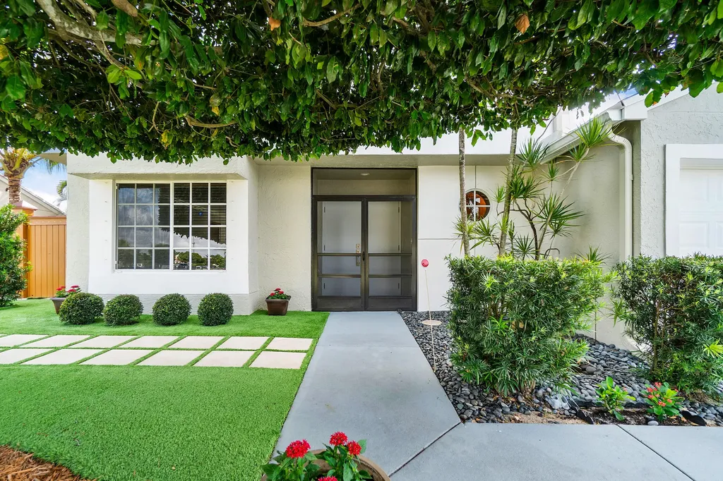 9843 Robins Nest Road Boca Raton FL 33496