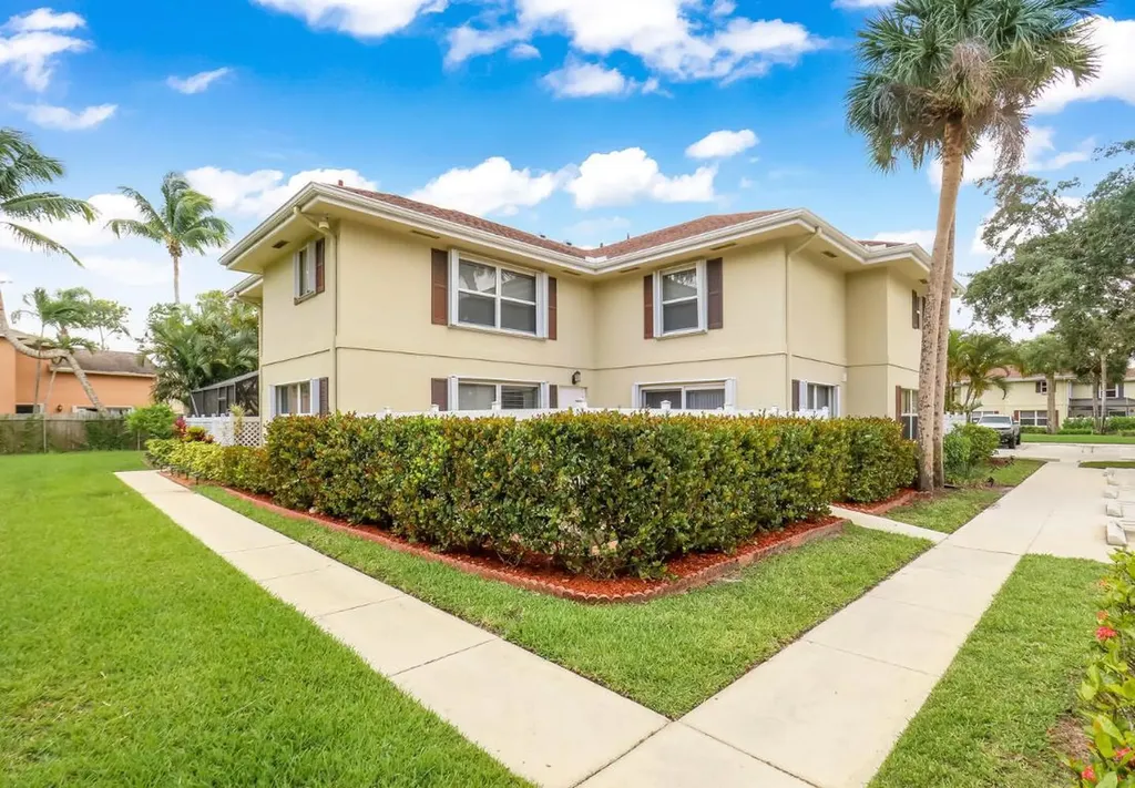35 Danbury Court Royal Palm Beach FL 33411