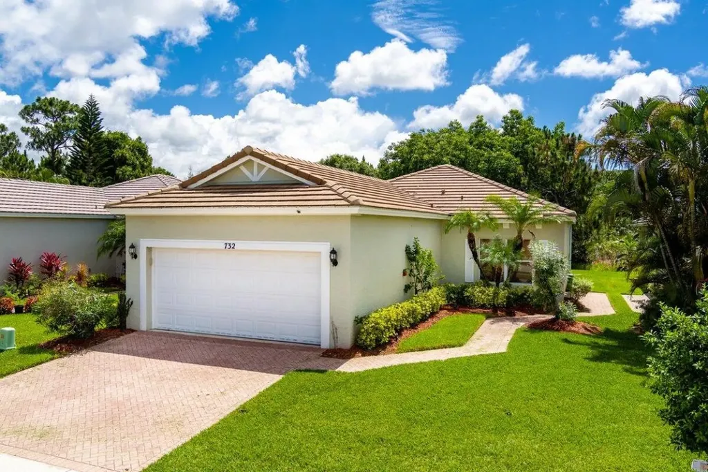 732 SW Rocky Bayou Terrace Port St Lucie FL 34986