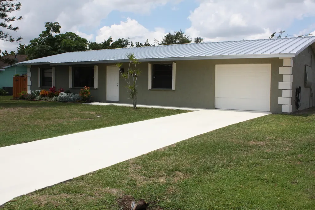 2314 SE Patio Circle Port St Lucie FL 34952