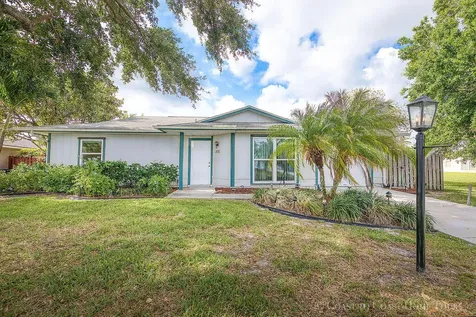 872 SW Nichols Terrace Port St Lucie FL 34953