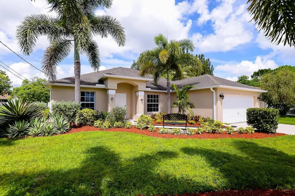 3247 SE Pinto Street Port St Lucie FL 34984