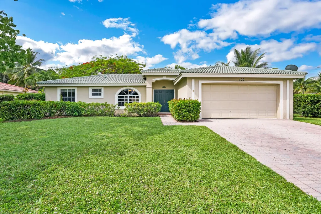 100 Chestnut Circle Royal Palm Beach FL 33411