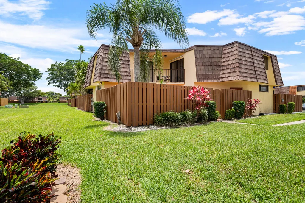 152 Springdale Circle Palm Springs FL 33461