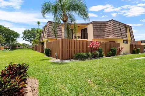 152 Springdale Circle Palm Springs FL 33461