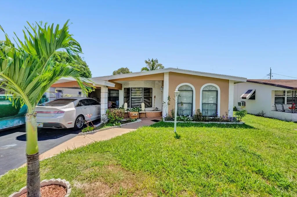 329 SW 8th Avenue Delray Beach FL 33444