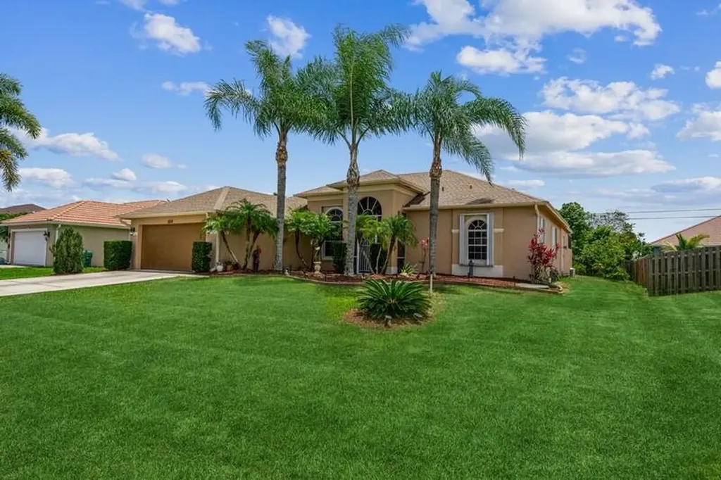 1038 SW Fisherman Avenue Port St Lucie FL 34953