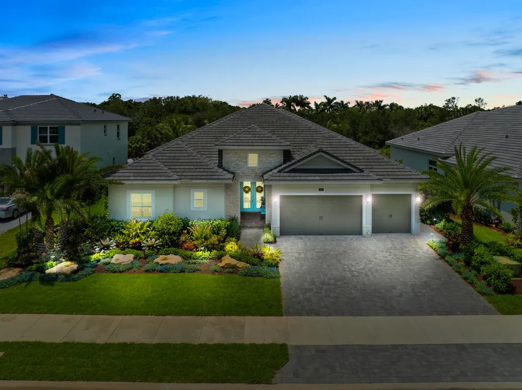 2605 NE Evinrude Circle Jensen Beach FL 34957