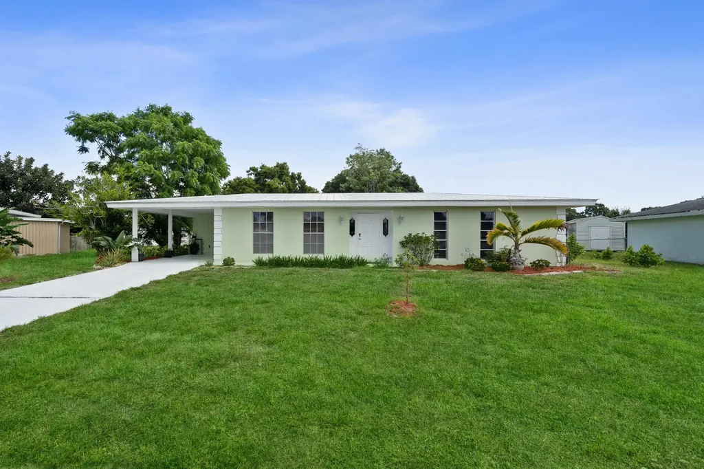 175 NE Tunison Avenue Port St Lucie FL 34983
