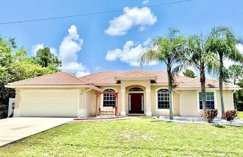 1517 SW Edinburgh Drive Port St Lucie FL 34953