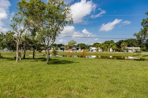 76 N Orange Street Fellsmere FL 32948
