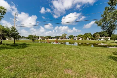 76 N Orange Street Fellsmere FL 32948