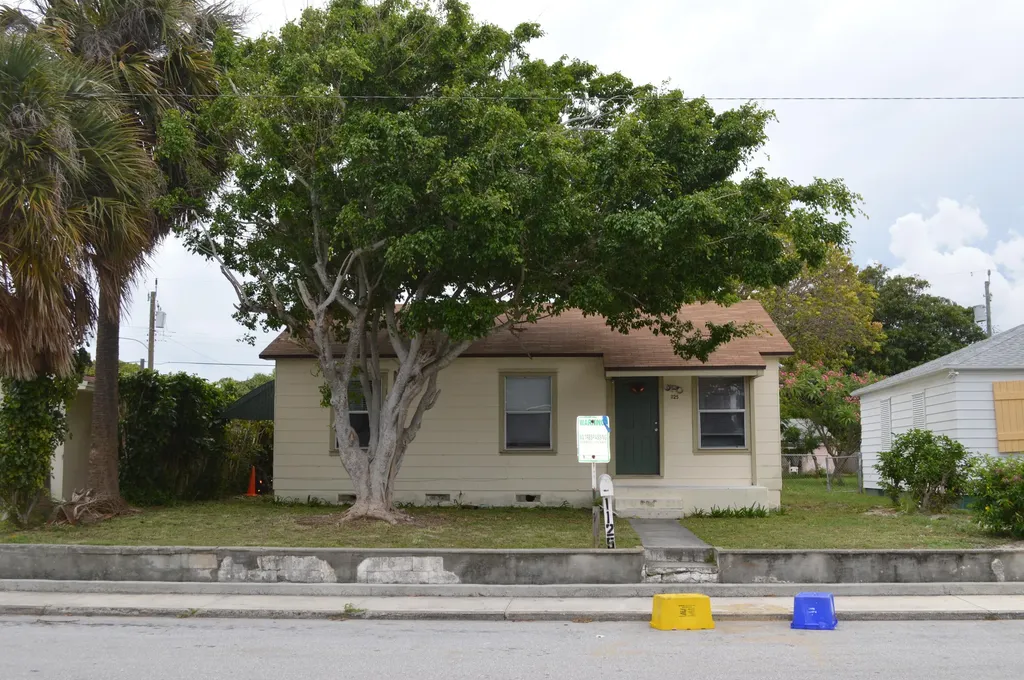 1125 S M Street Lake Worth Beach FL 33460