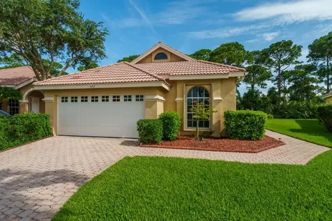 577 SW New Castle Cove Port St Lucie FL 34986