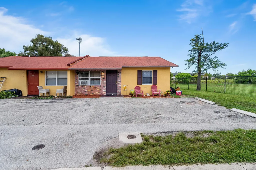232 SW 6th Street Boynton Beach FL 33426