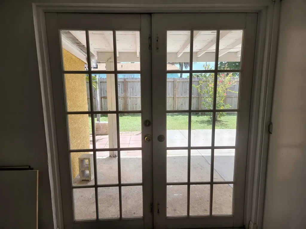 1842 SW 66th Avenue North Lauderdale FL 33068