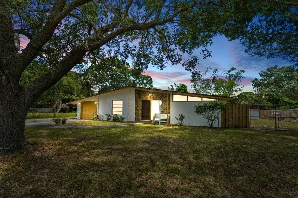 360 16th Avenue Vero Beach FL 32962