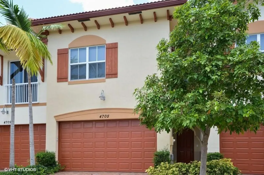 4705 N Prive Circle Delray Beach FL 33445