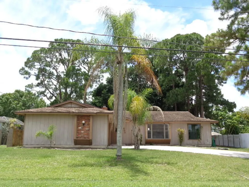 552 SW Eyerly Avenue Port St Lucie FL 34983