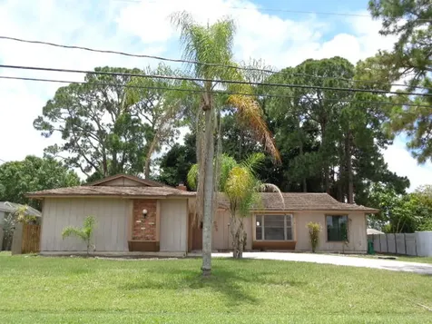 552 SW Eyerly Avenue Port St Lucie FL 34983