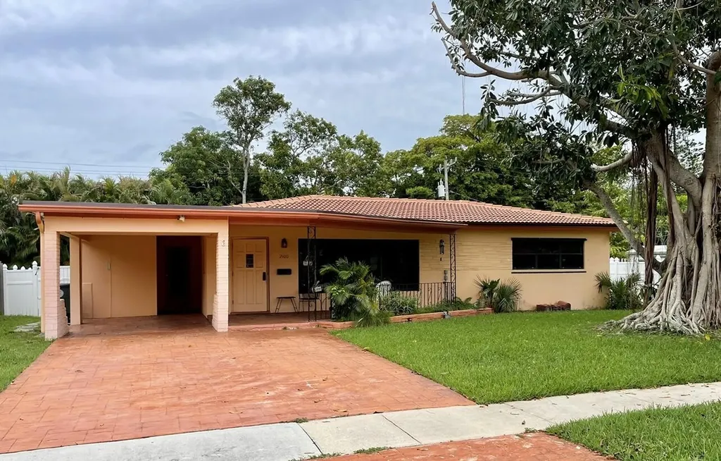2100 NE 3rd Way Boca Raton FL 33431