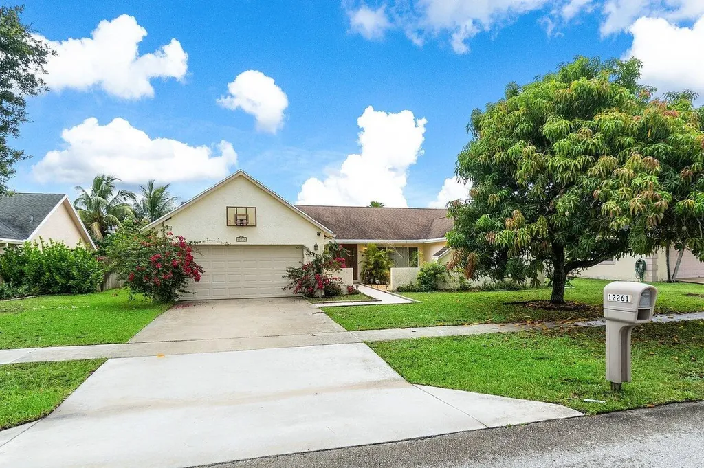 12261 Sannenwood Lane Wellington FL 33414