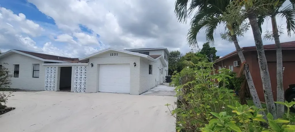 1221 NW 46th Avenue Lauderhill FL 33313