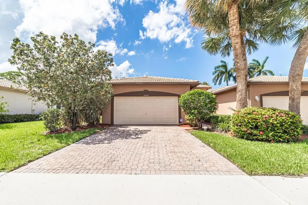 10668 Royal Caribbean Circle Boynton Beach FL 33437