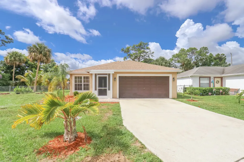 5472 Club Circle Haverhill FL 33415