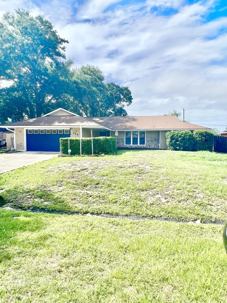 349 NE Gladiola Avenue Port St Lucie FL 34983
