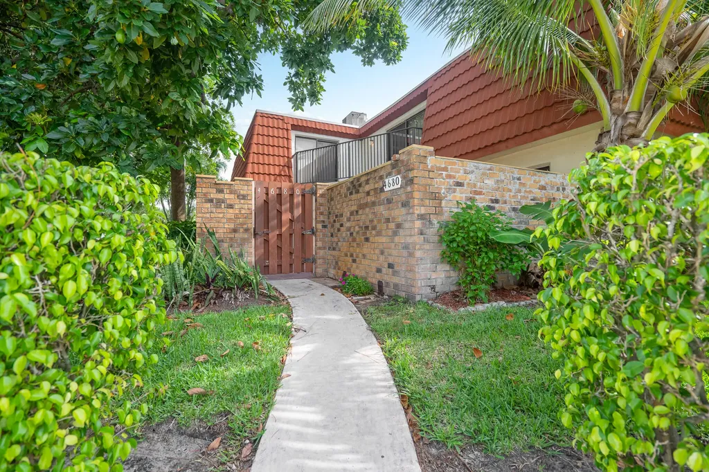4680 Suburban Pines Drive Lake Worth FL 33463