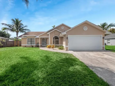 1102 SW Hamrock Avenue Port St Lucie FL 34953