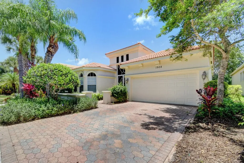 1908 Via Castello Wellington FL 33411