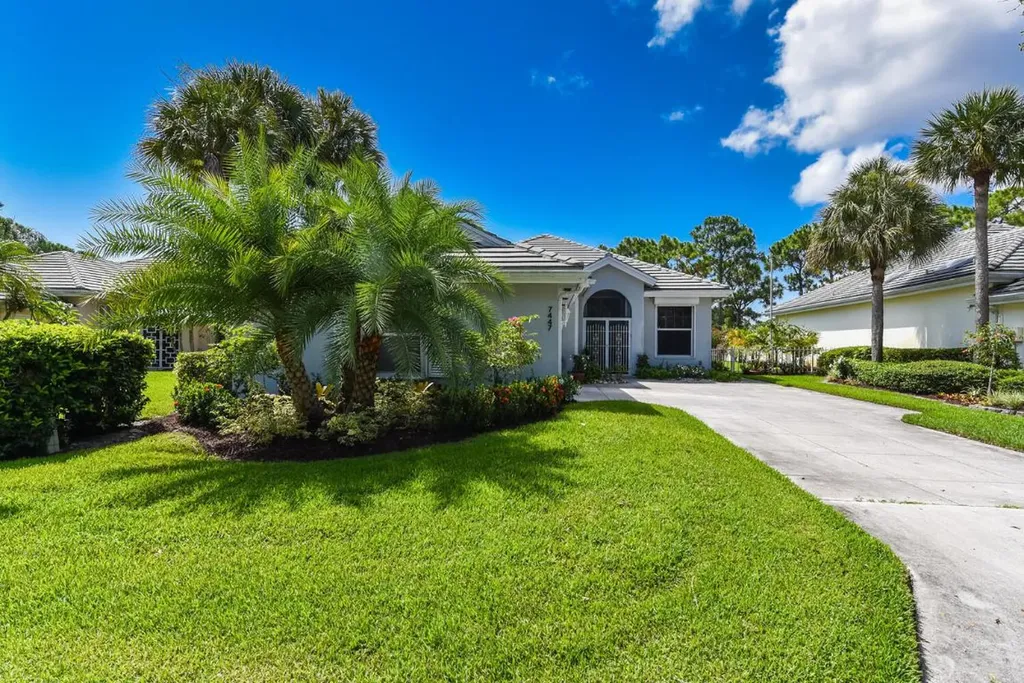 7447 SE Fiddlewood Lane Hobe Sound FL 33455