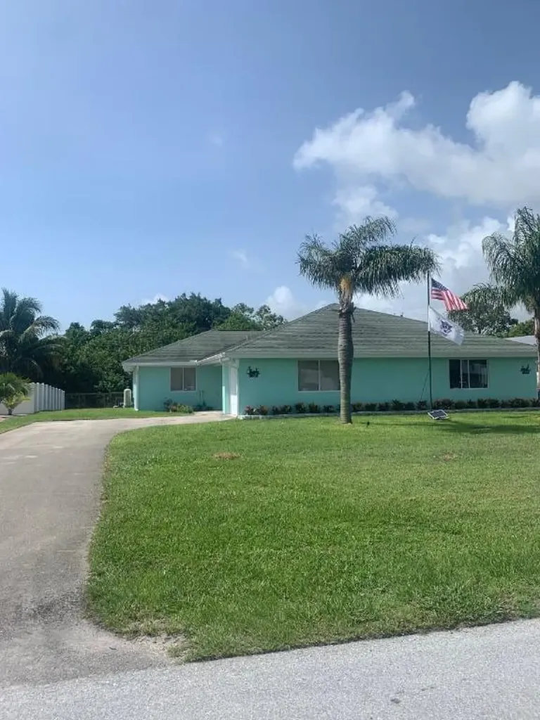 8668 SE Oleander Street Hobe Sound FL 33455