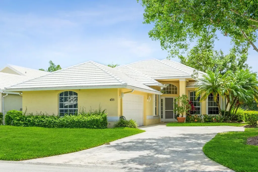 435 SW Fairway Lake Port St Lucie FL 34986
