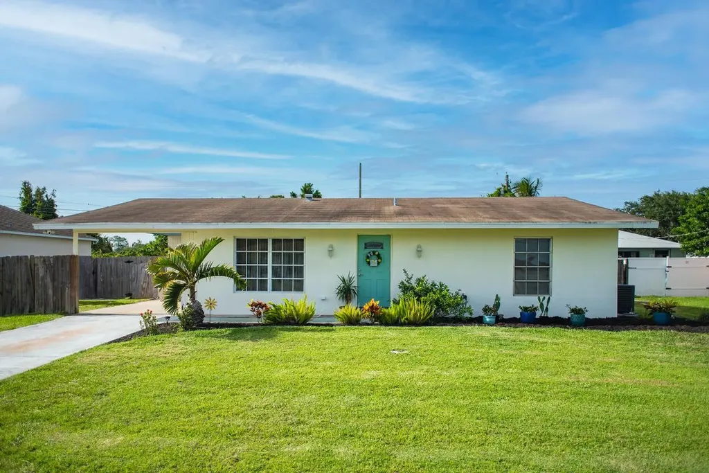 1269 SE Petunia Avenue Port St Lucie FL 34952